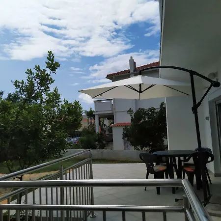 Petra Pag Appartement Pag Town
