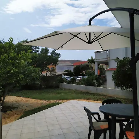 Apartment Petra By Pag Tours Apartman